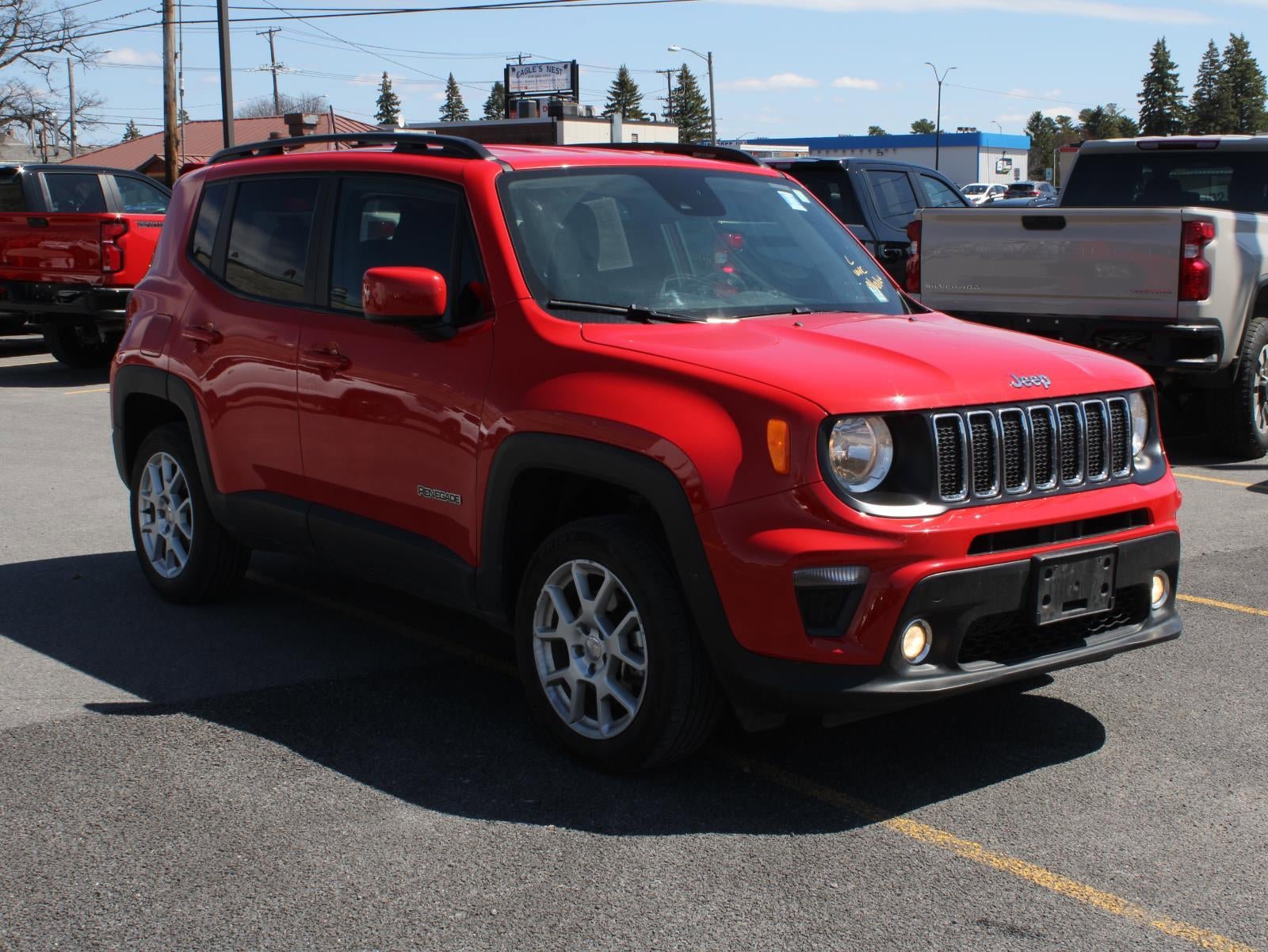 Used 2021 Jeep Renegade Latitude w/ Convenience Group AWD/4WD image 3