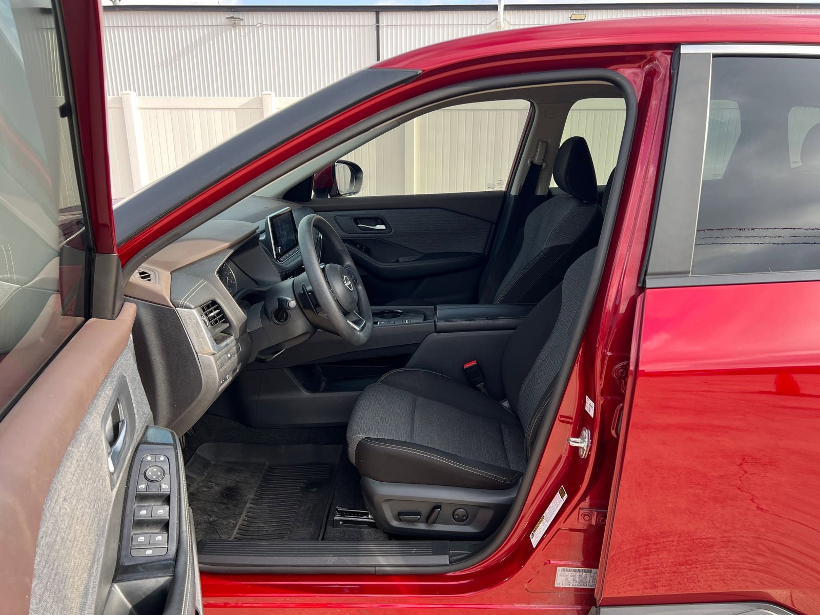 Used 2023 Nissan Rogue SV FWD image 16