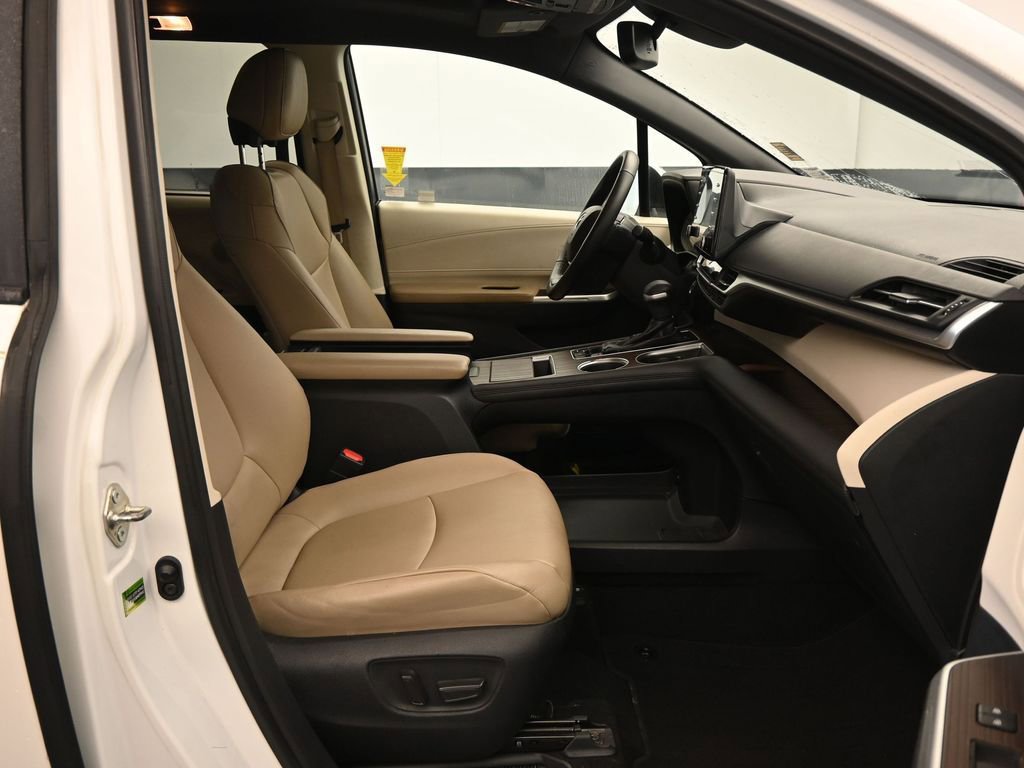 Used 2021 Toyota Sienna XLE image 13