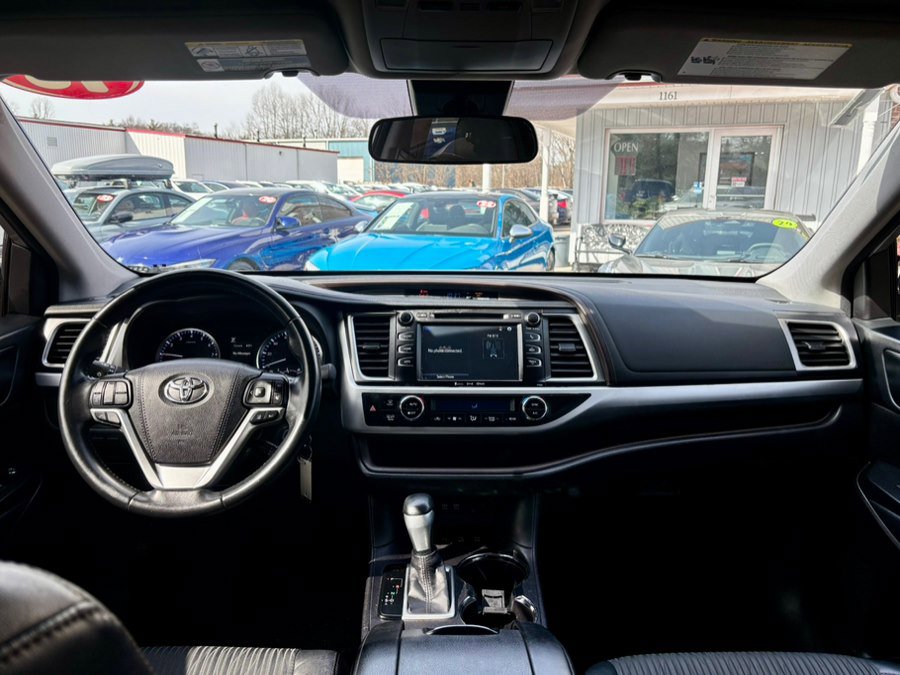 Used 2018 Toyota Highlander Plus image 12