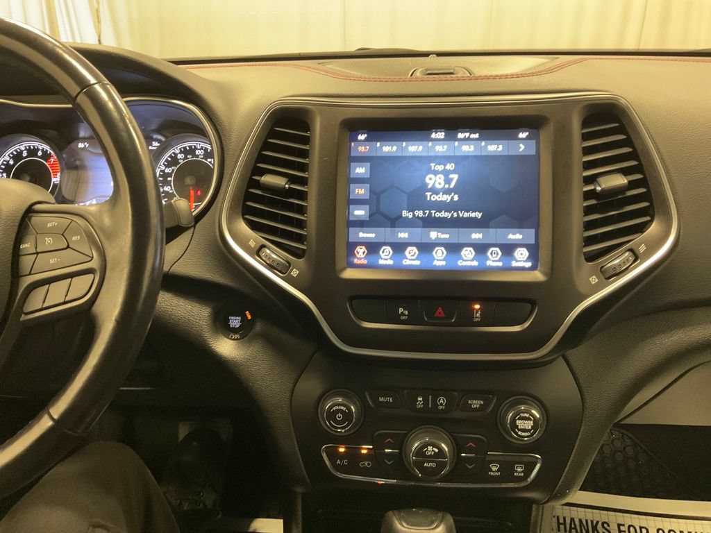 Used 2021 Jeep Cherokee Trailhawk AWD/4WD image 25