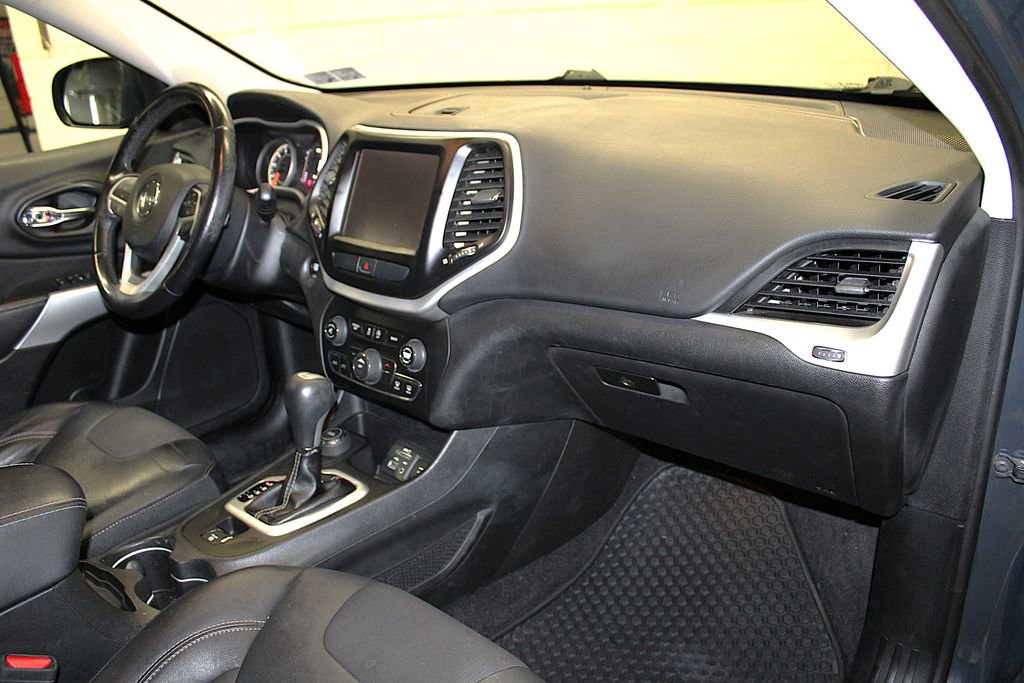 Certified 2018 Jeep Cherokee Latitude Plus w/ Cold Weather Group AWD/4WD image 30