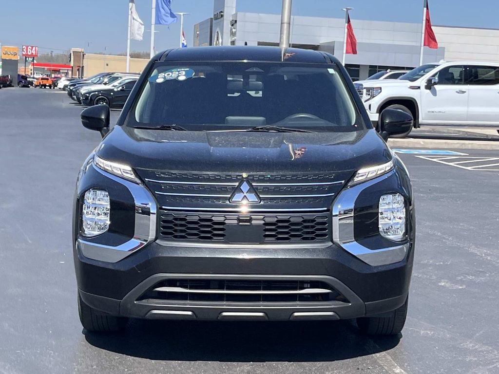 Used 2023 Mitsubishi Outlander ES image 2