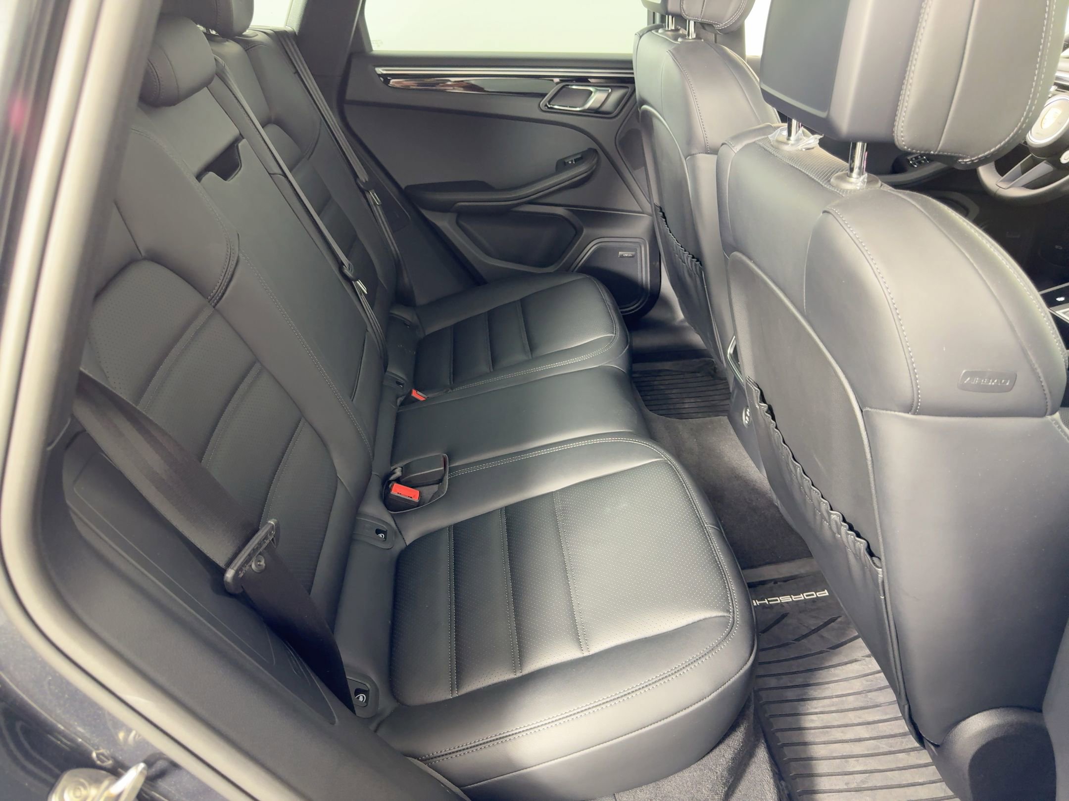 Certified 2025 Porsche Macan image 29