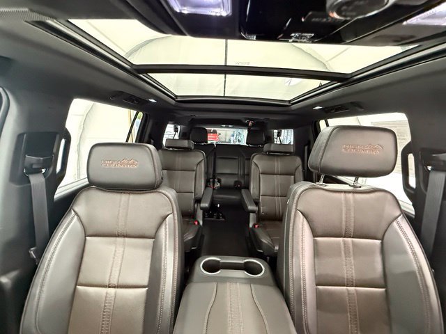 Used 2026 Chevrolet Suburban High Country w/ Sun And Tow Package AWD/4WD image 34