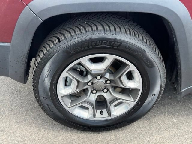 Certified 2019 Jeep Cherokee Trailhawk w/ Comfort/Convenience Group AWD/4WD image 11