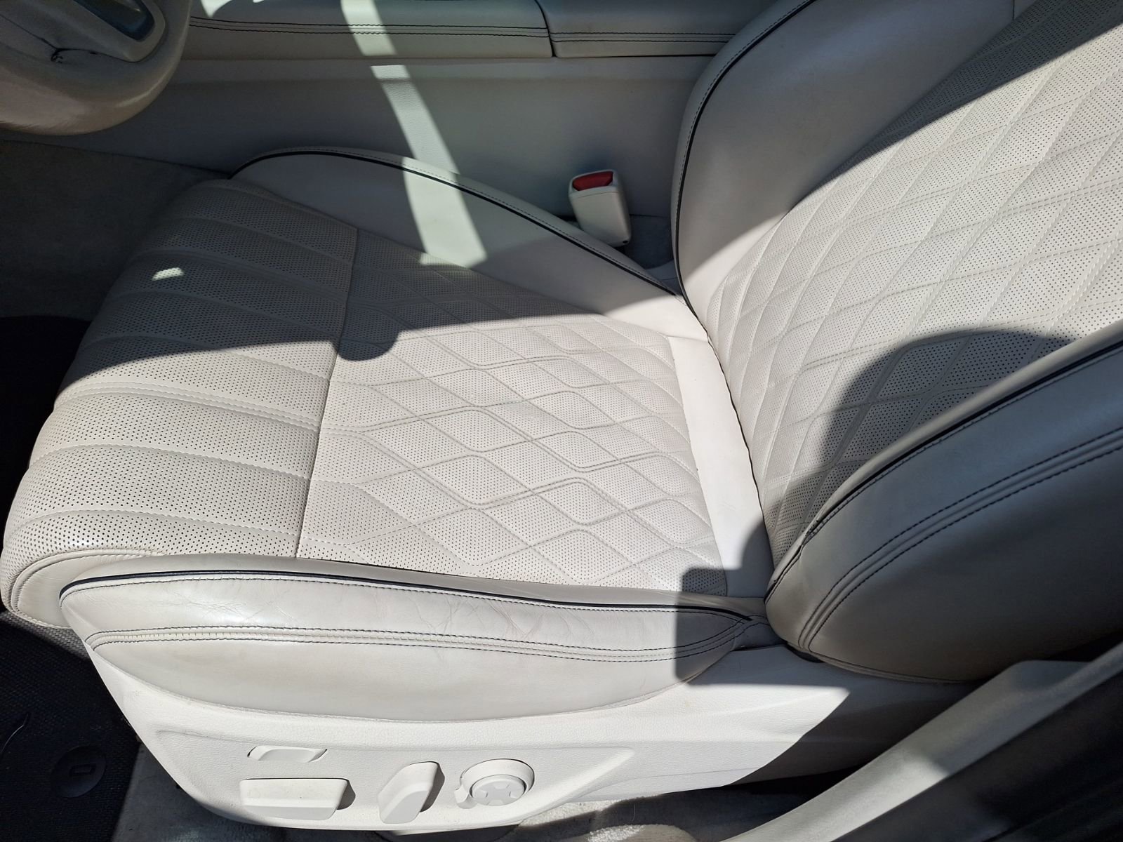 Used 2019 Genesis G70 3.3T Design image 16