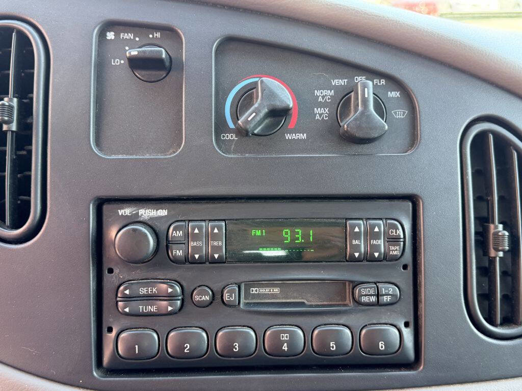 Used 1999 Ford E-150 and Econoline 150 RWD image 13