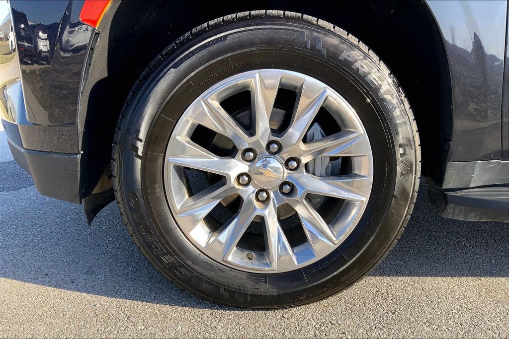 Used 2023 Chevrolet Suburban Premier image 26