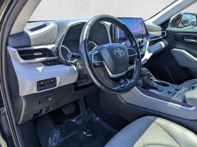 Certified 2023 Toyota Highlander XLE AWD/4WD image 10