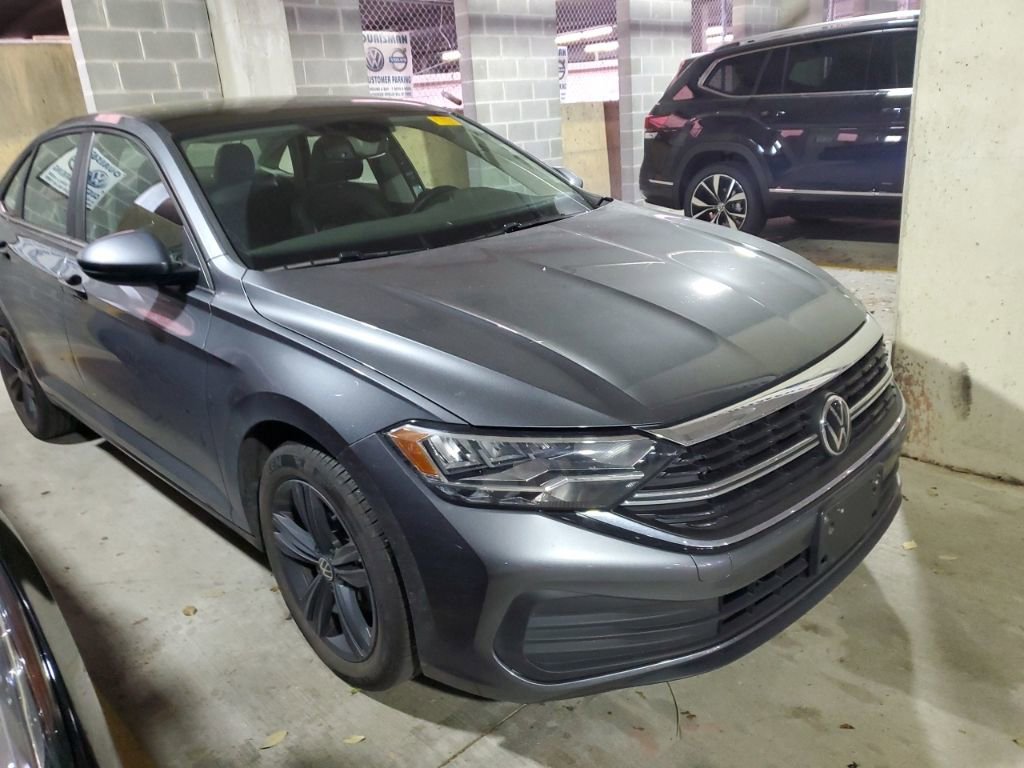 Certified 2023 Volkswagen Jetta SE w/ Panoramic Sunroof Package FWD image 5