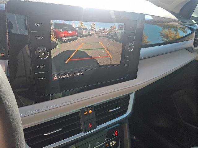 Certified 2025 Volkswagen Taos SE w/ Panoramic Sunroof Package image 18