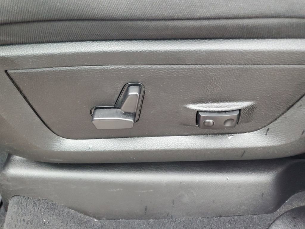 Used 2024 RAM 2500 Big Horn w/ Bed Utility Group image 25