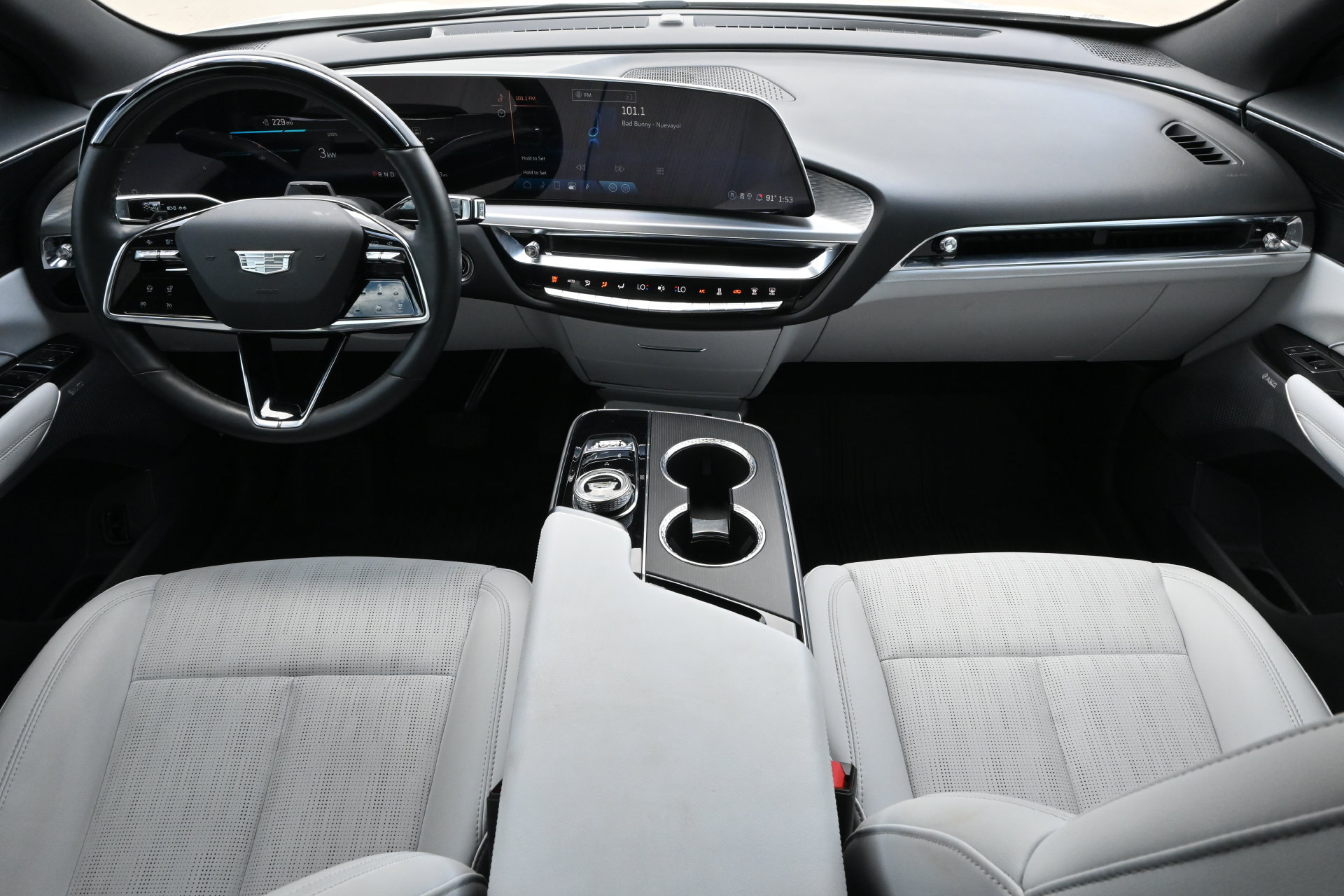 Certified 2024 Cadillac Lyriq Luxury w/ LPO, Floor Liner Package AWD/4WD image 7