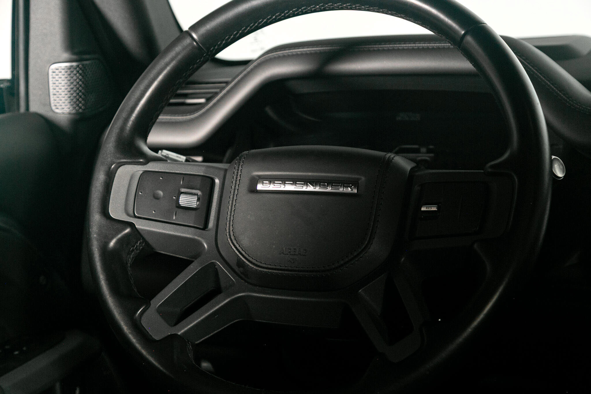 Used 2020 Land Rover Defender 110 X image 33