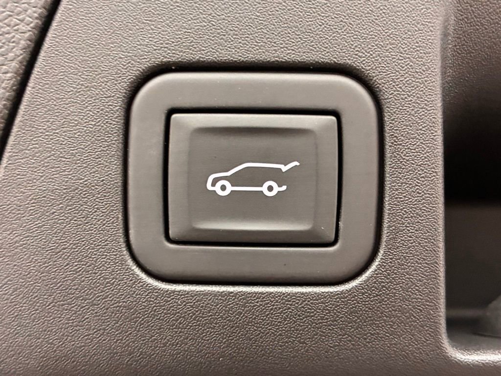 Used 2023 Buick Envision Avenir image 11