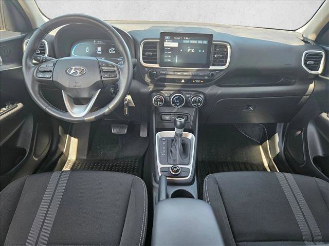 Used 2023 Hyundai Venue SEL image 16