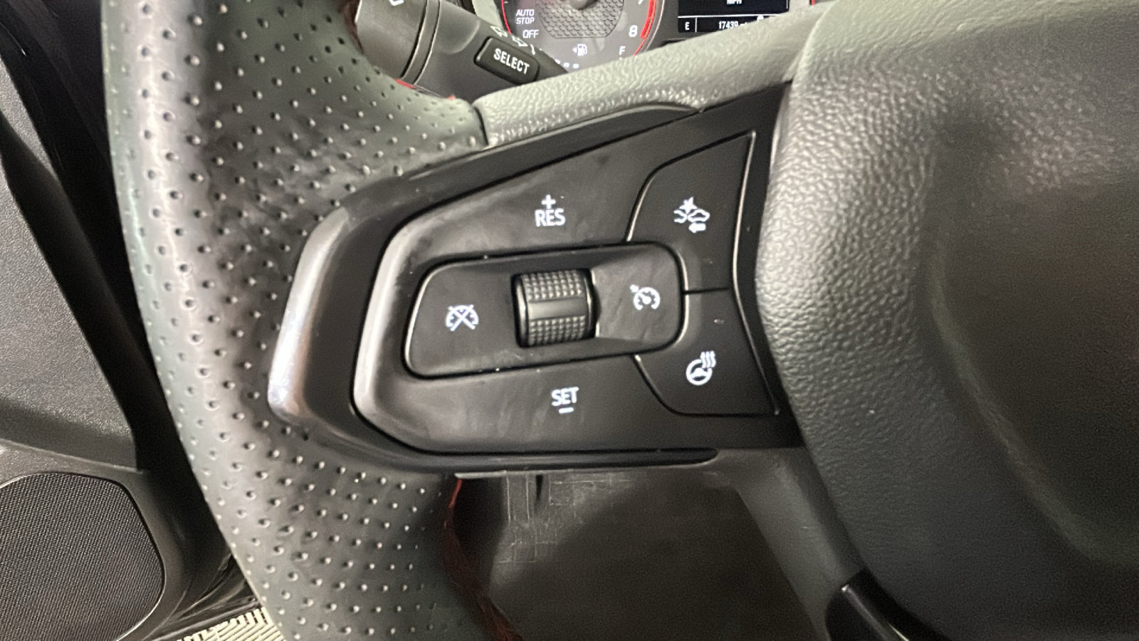Used 2024 Chevrolet Trax RS w/ Driver Confidence Package FWD image 19