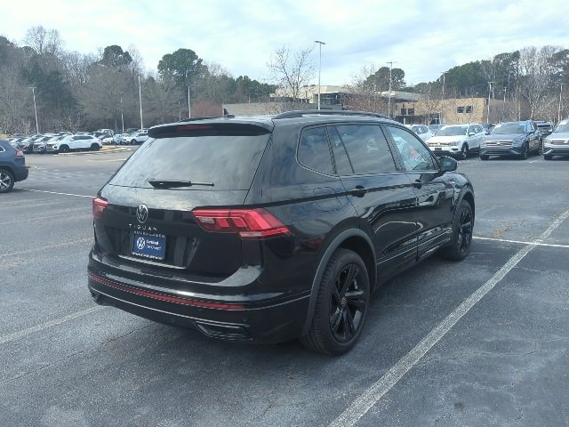 Certified 2024 Volkswagen Tiguan SE R-Line image 12