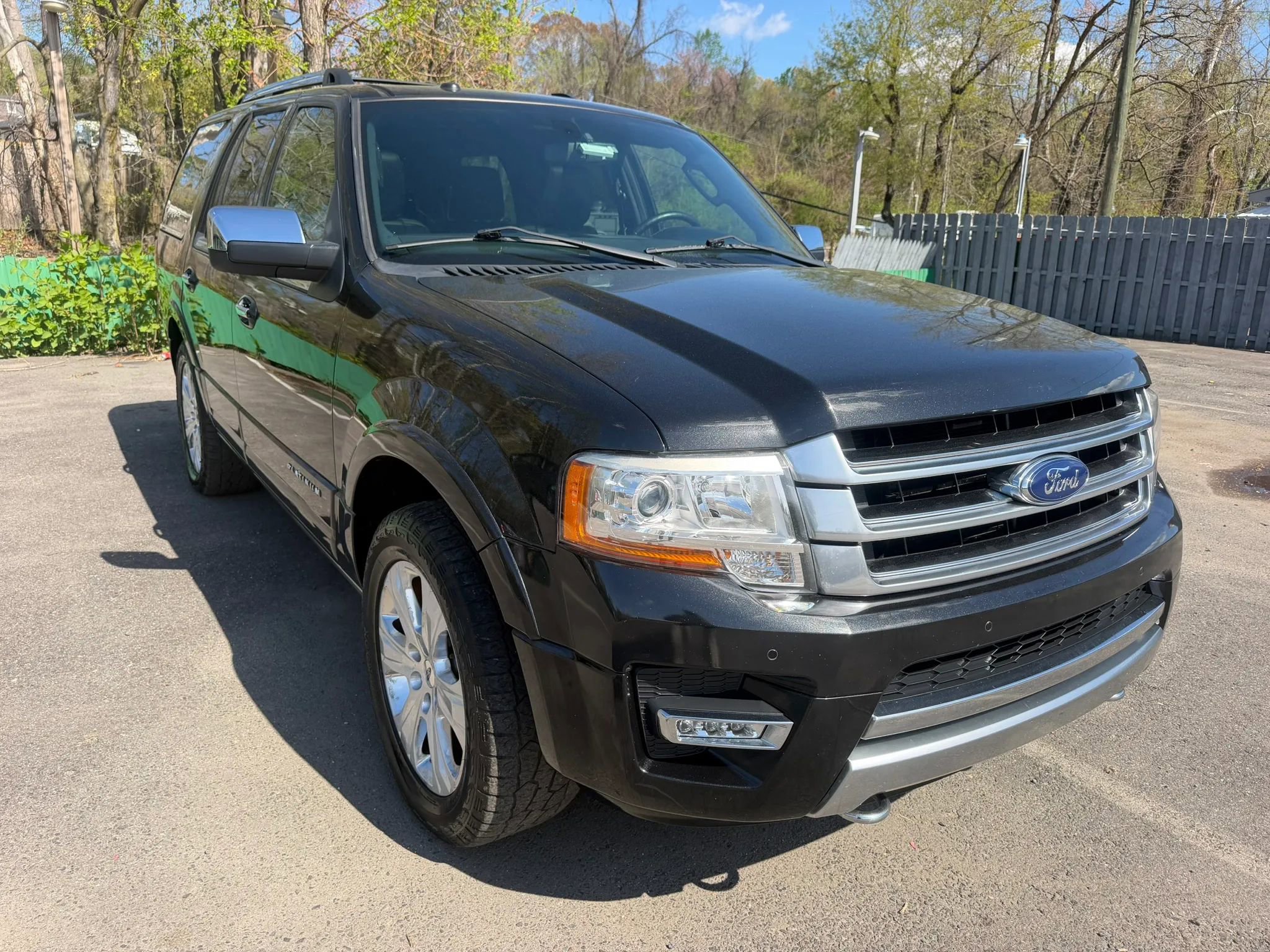 Used 2015 Ford Expedition Platinum image 3