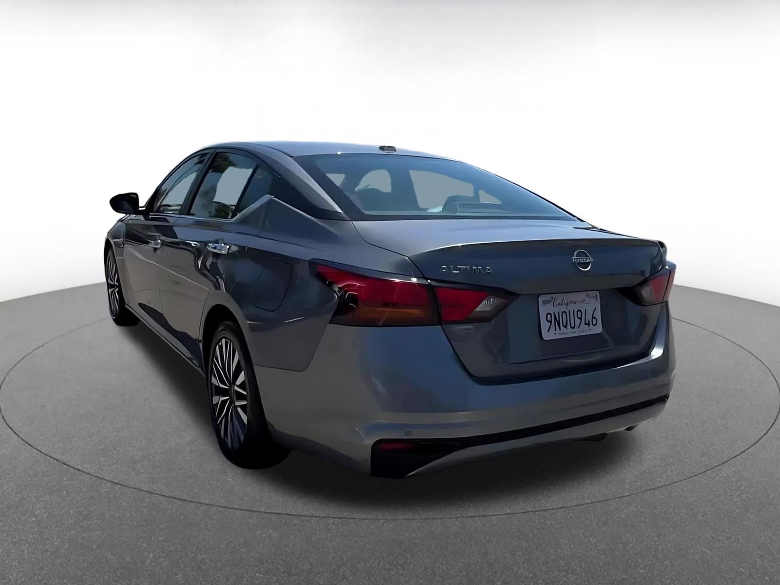 Used 2025 Nissan Altima 2.5 SV FWD image 11