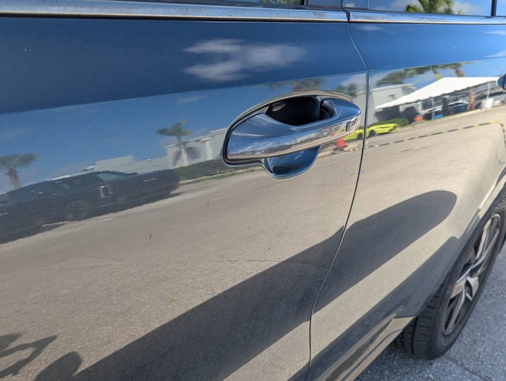 Used 2021 Kia Sorento EX w/ Panoramic Sunroof Package image 5