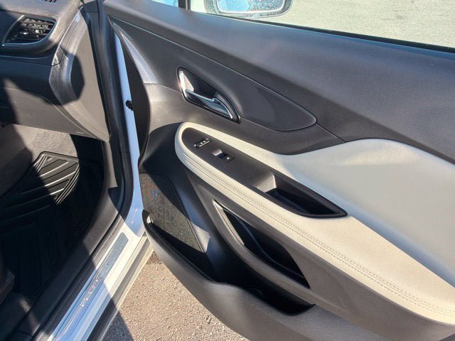 Used 2018 Buick Encore Essence w/ Experience Buick Package FWD image 5