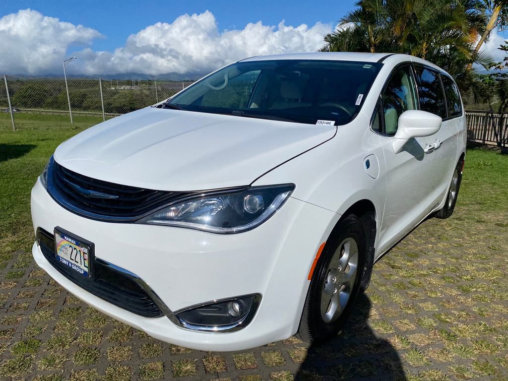 Used 2018 Chrysler Pacifica Touring Plus FWD image 3