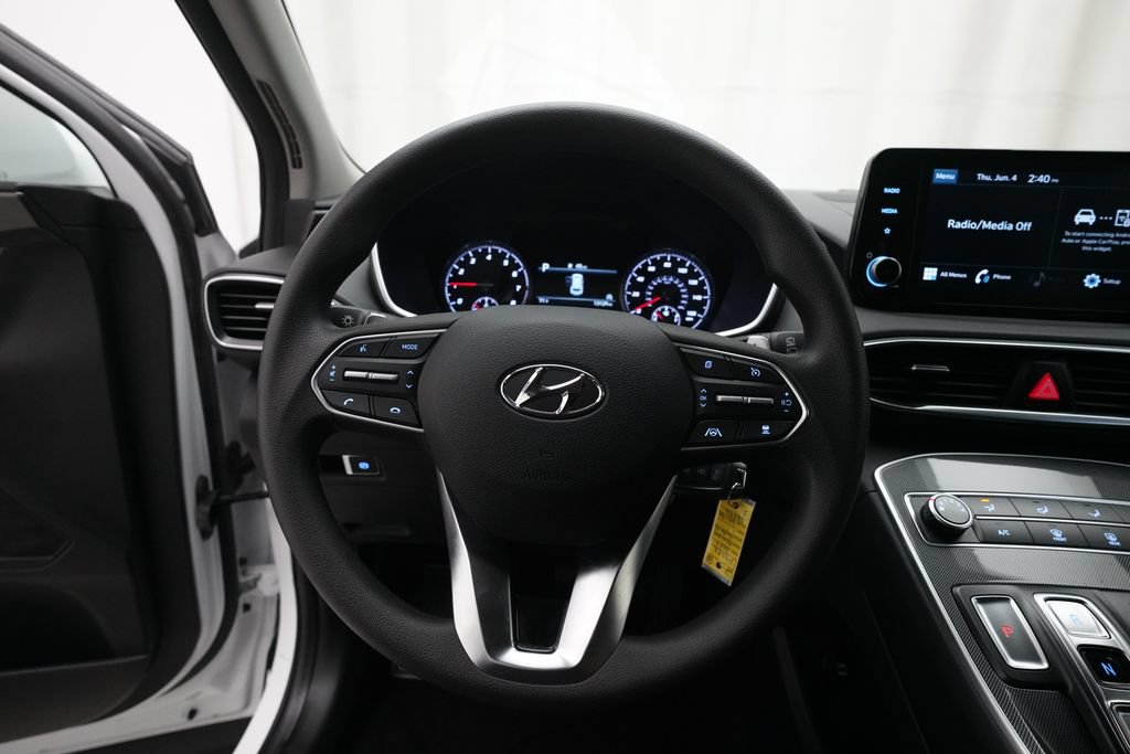 Used 2023 Hyundai Santa Fe SE FWD image 4