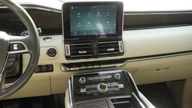 Used 2019 Lincoln Navigator L Reserve AWD/4WD image 17