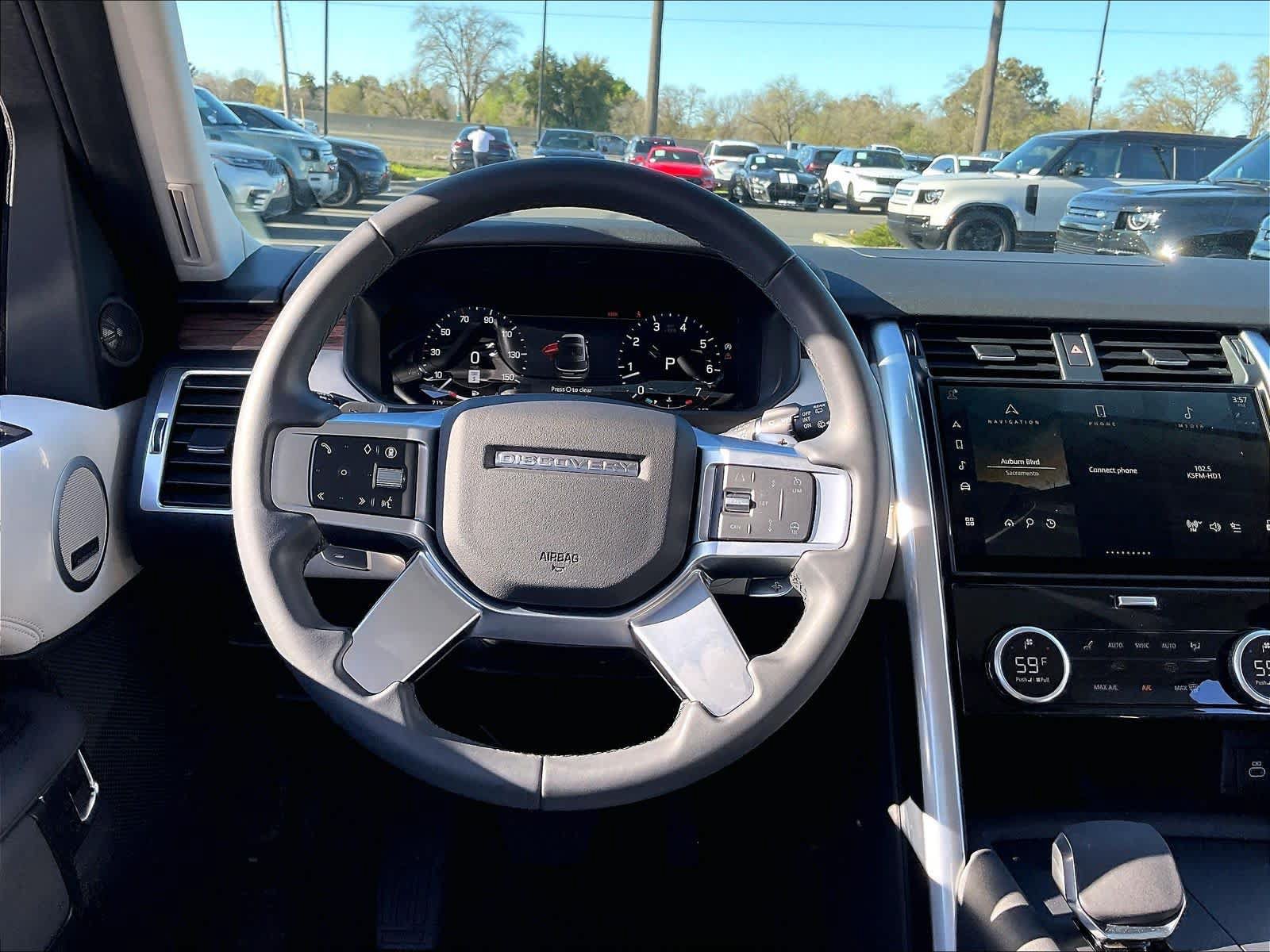 Used 2025 Land Rover Discovery S AWD/4WD image 7