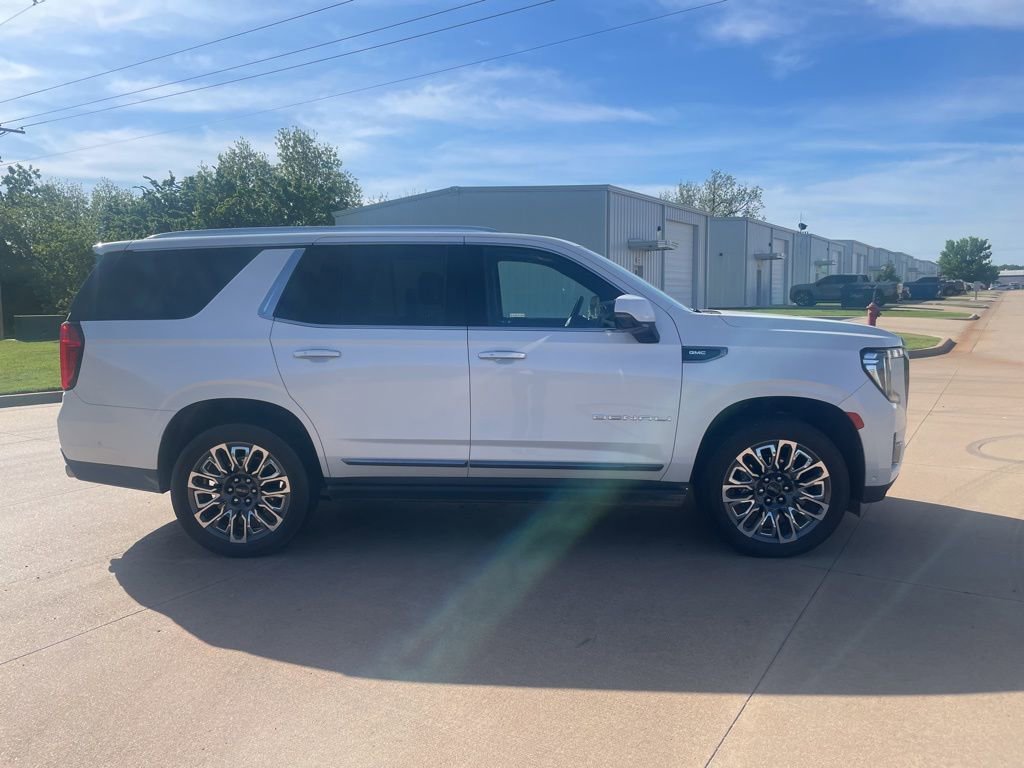Used 2024 GMC Yukon Denali Ultimate AWD/4WD image 4