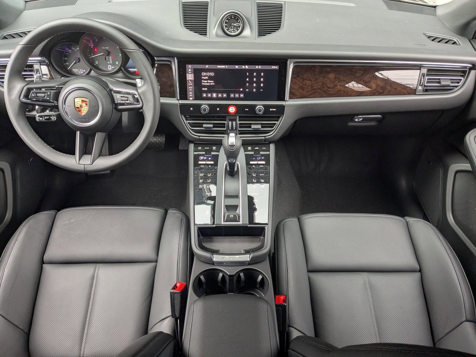 Certified 2026 Porsche Macan image 24