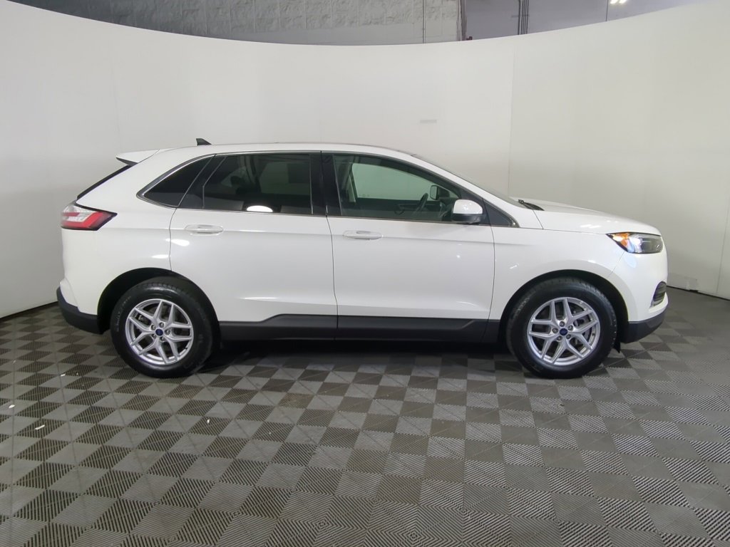 Used 2022 Ford Edge SEL w/ Convenience Package image 3