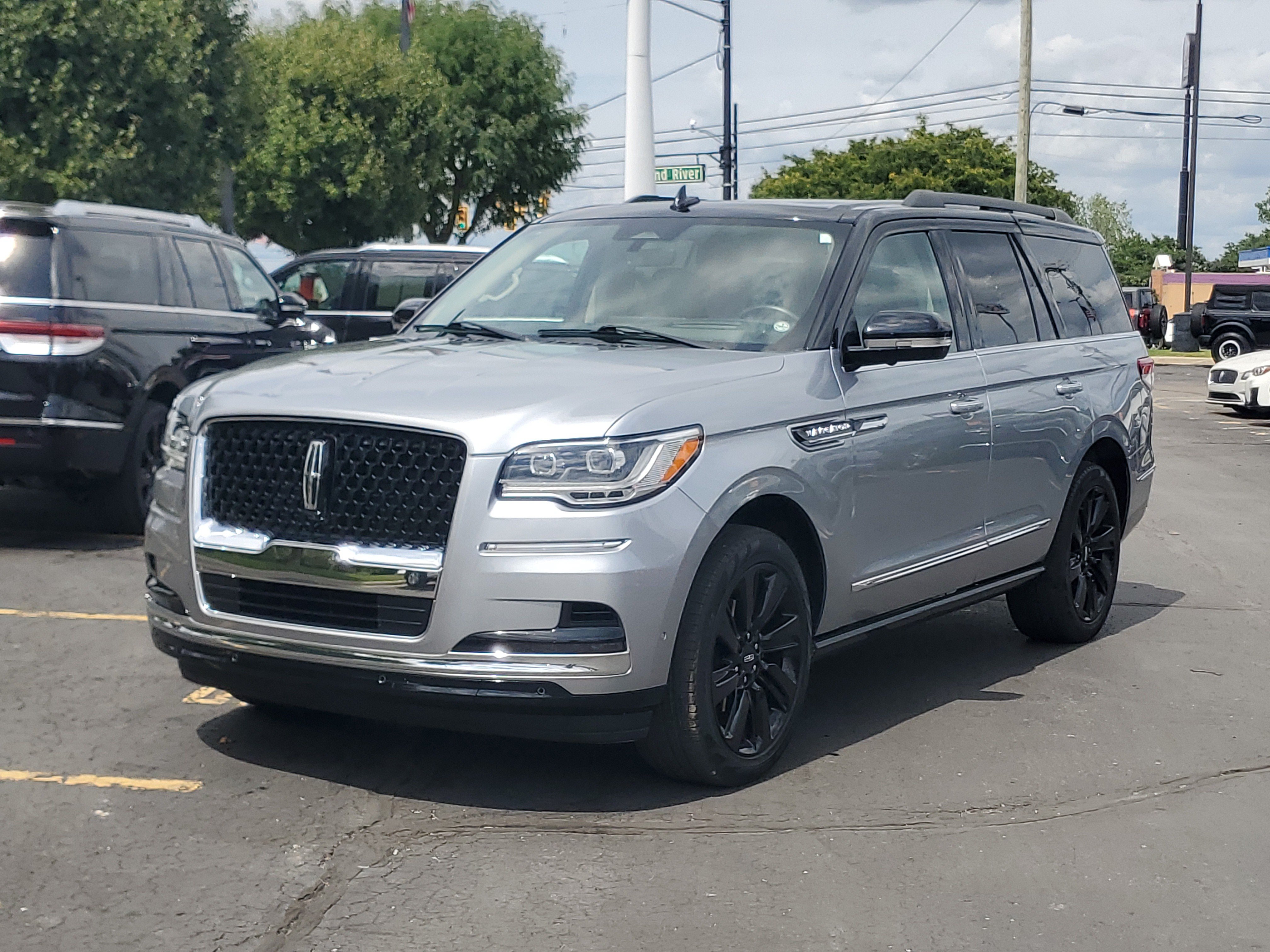 Used 2024 Lincoln Navigator Black Label AWD/4WD image 3