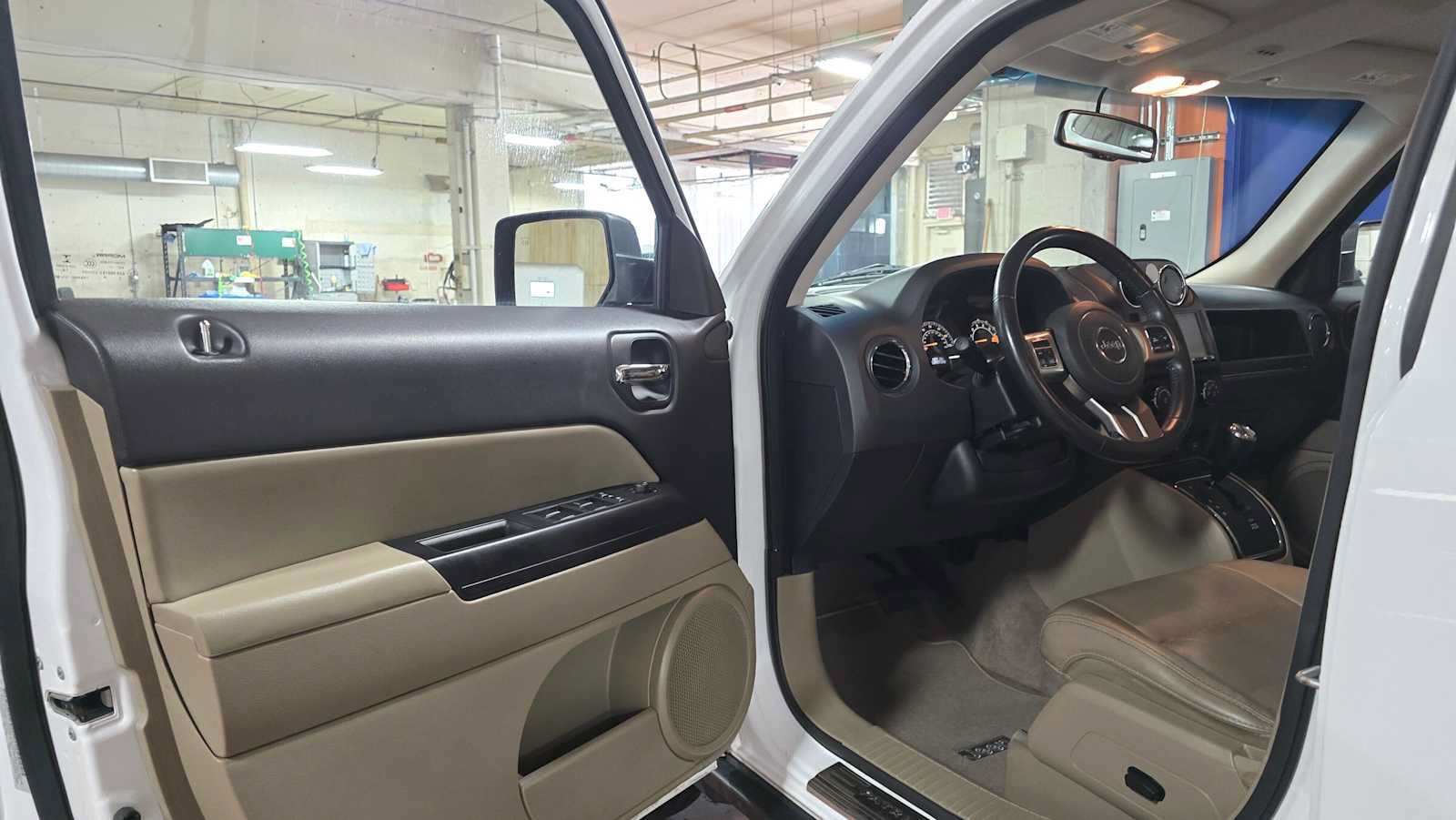 Used 2015 Jeep Patriot High Altitude AWD/4WD image 19