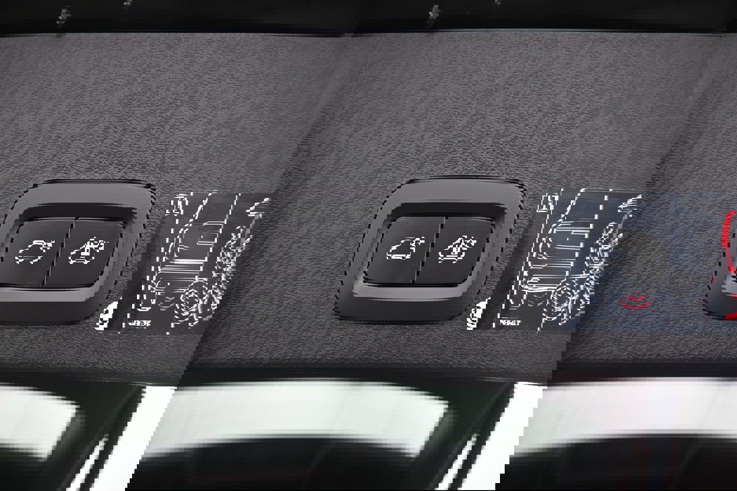 Used 2020 Volvo XC40 T5 R-Design image 32