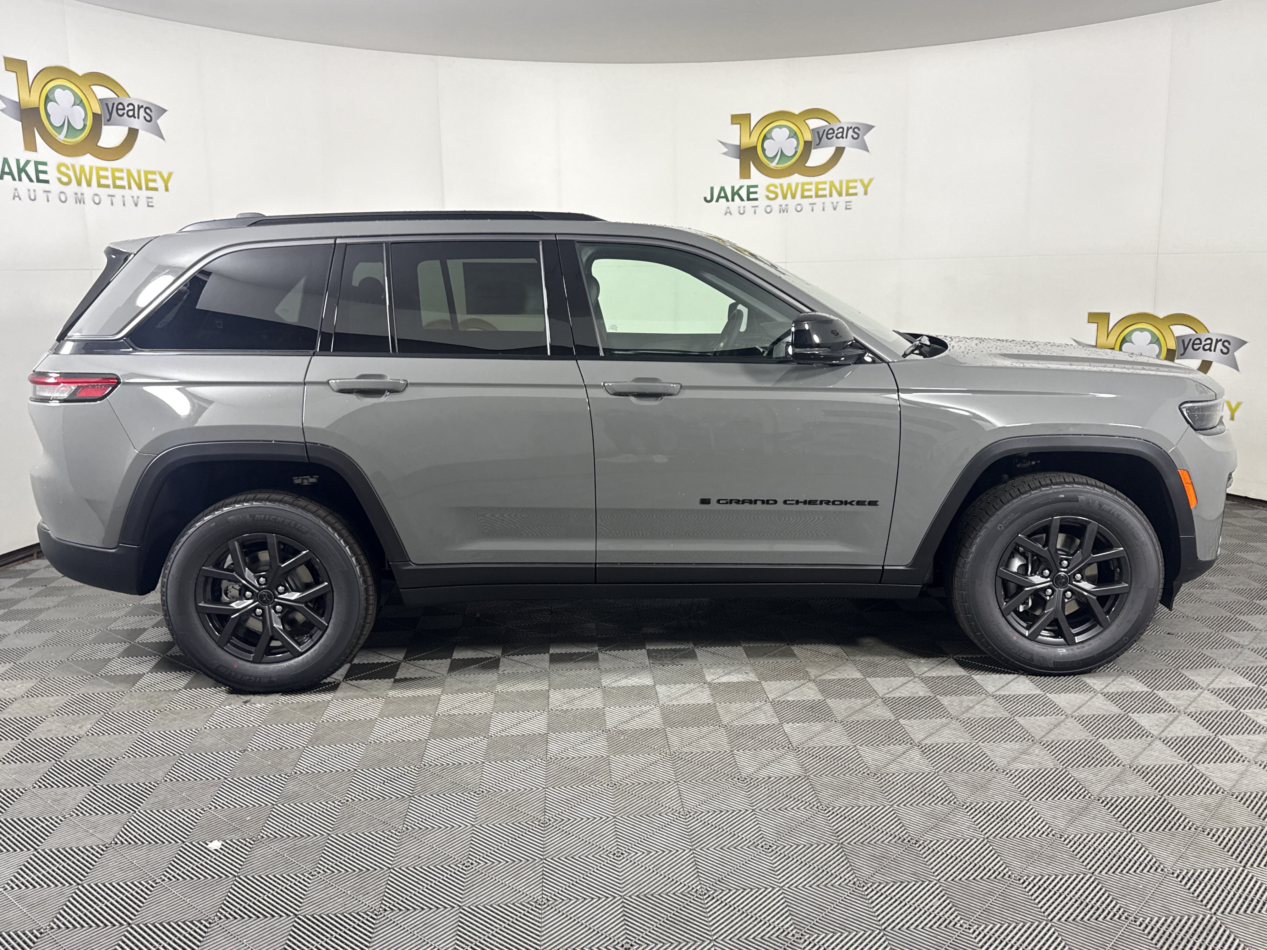 New 2027 Jeep Grand Cherokee 4WD image 11