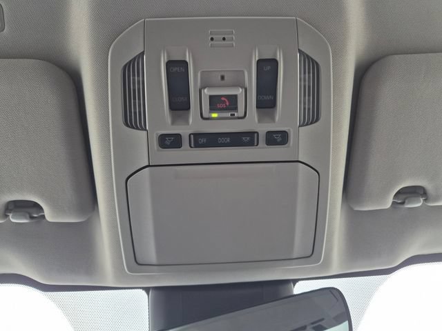 Used 2022 Toyota Highlander XLE AWD/4WD image 35