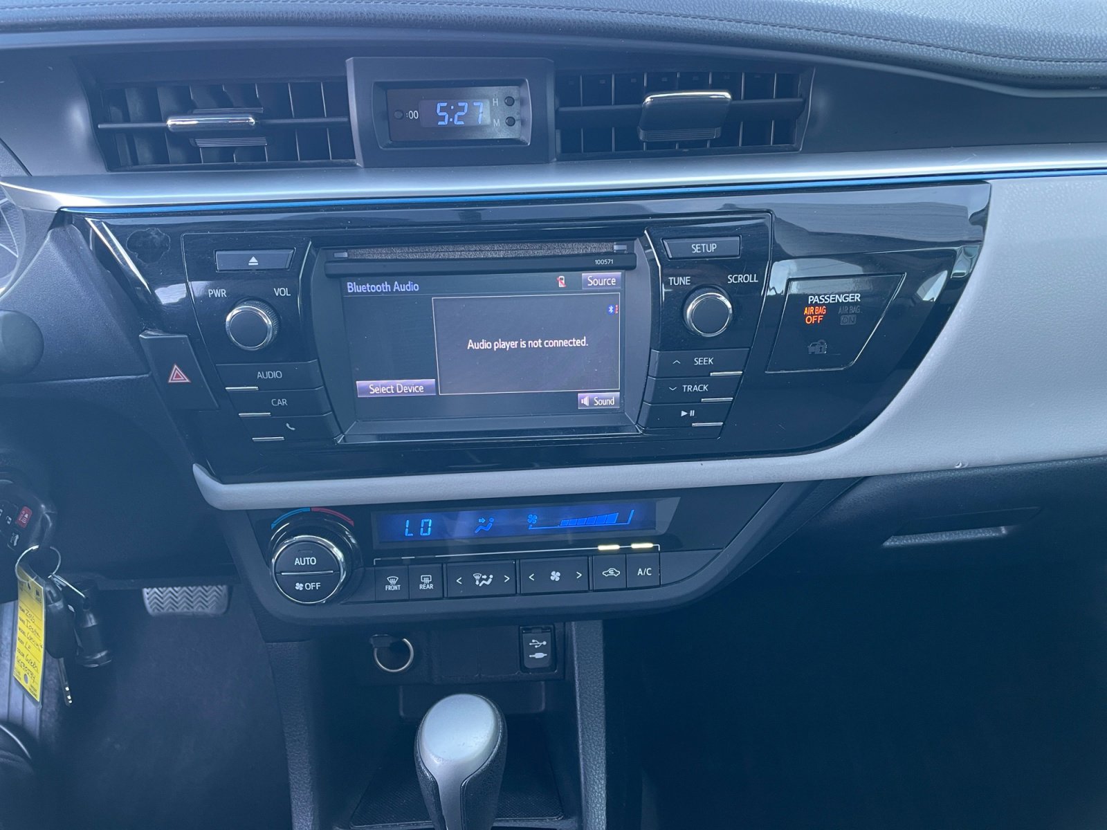 Used 2016 Toyota Corolla LE FWD image 12