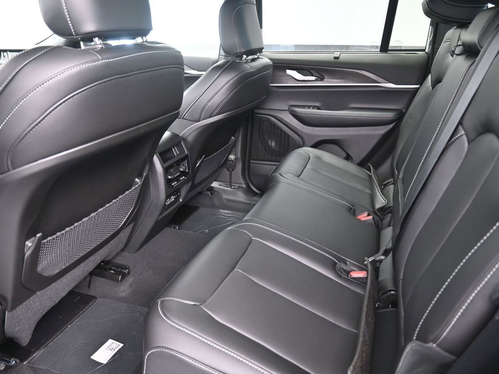 New 2025 Jeep Grand Cherokee Limited w/ Luxury Tech Group II image 12