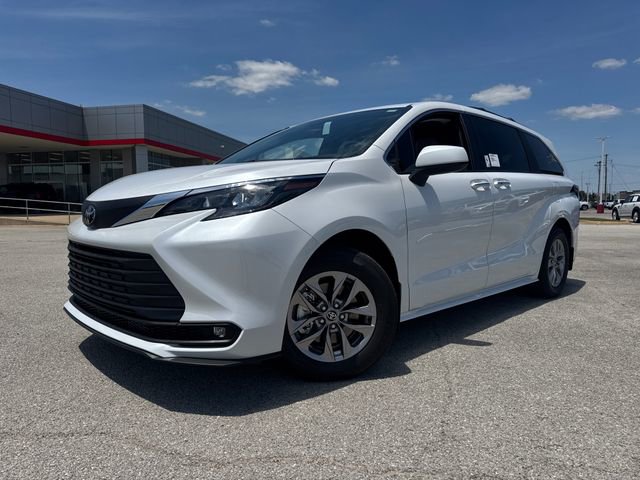New 2026 Toyota Sienna XLE FWD image 1