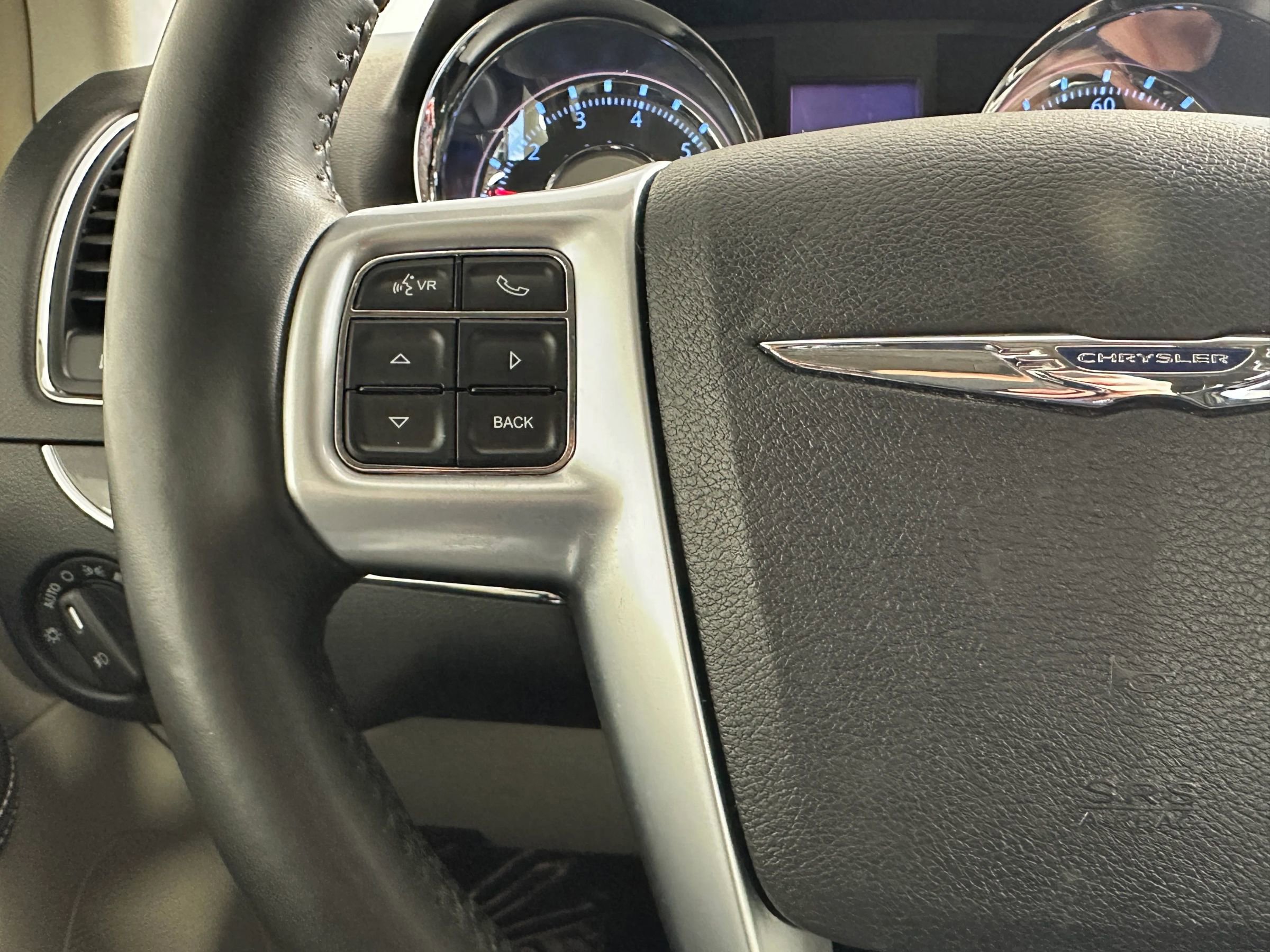 Used 2012 Chrysler Town & Country Touring-L w/ Premium Group FWD image 44