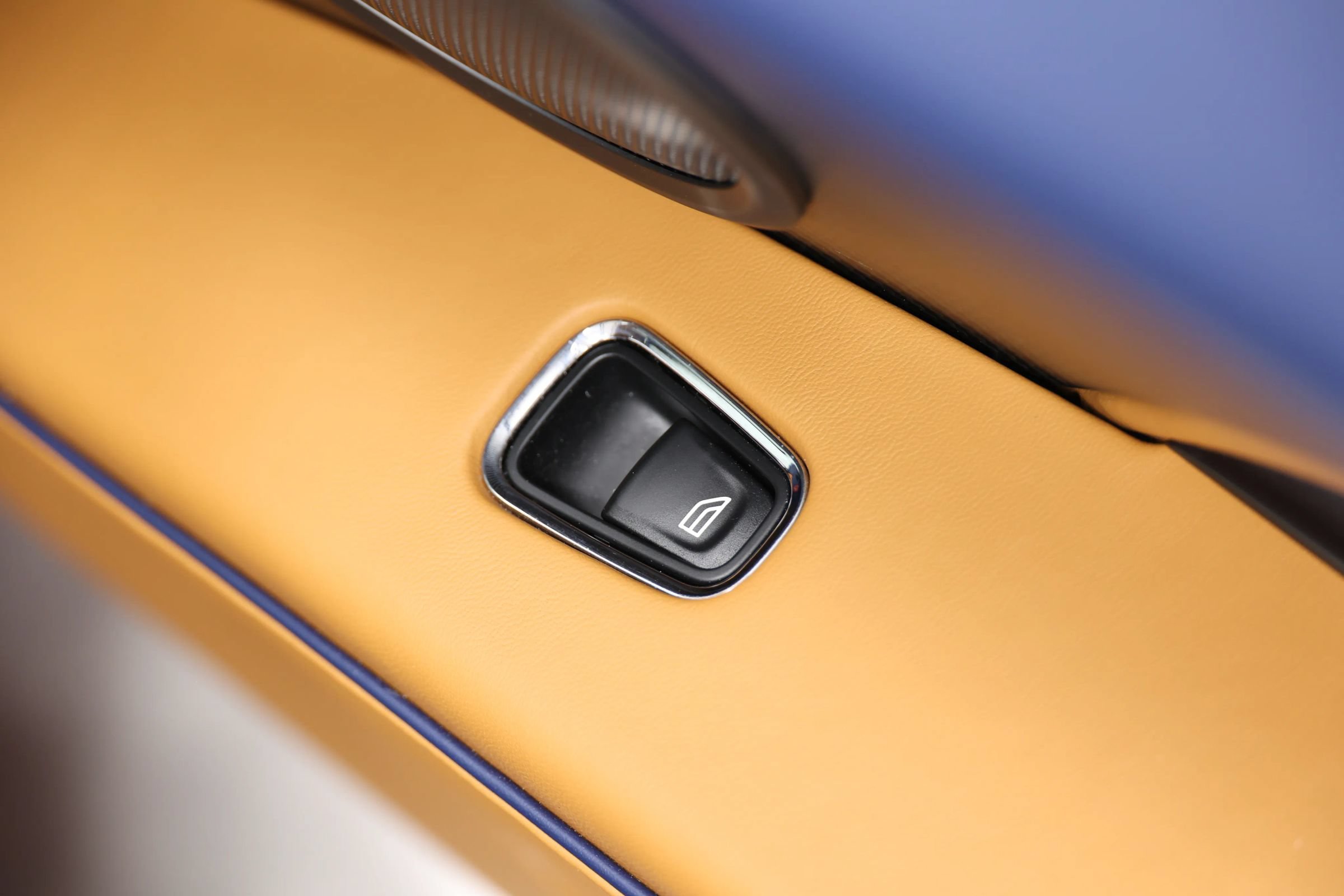 Used 2023 Aston Martin DBS Coupe RWD image 88