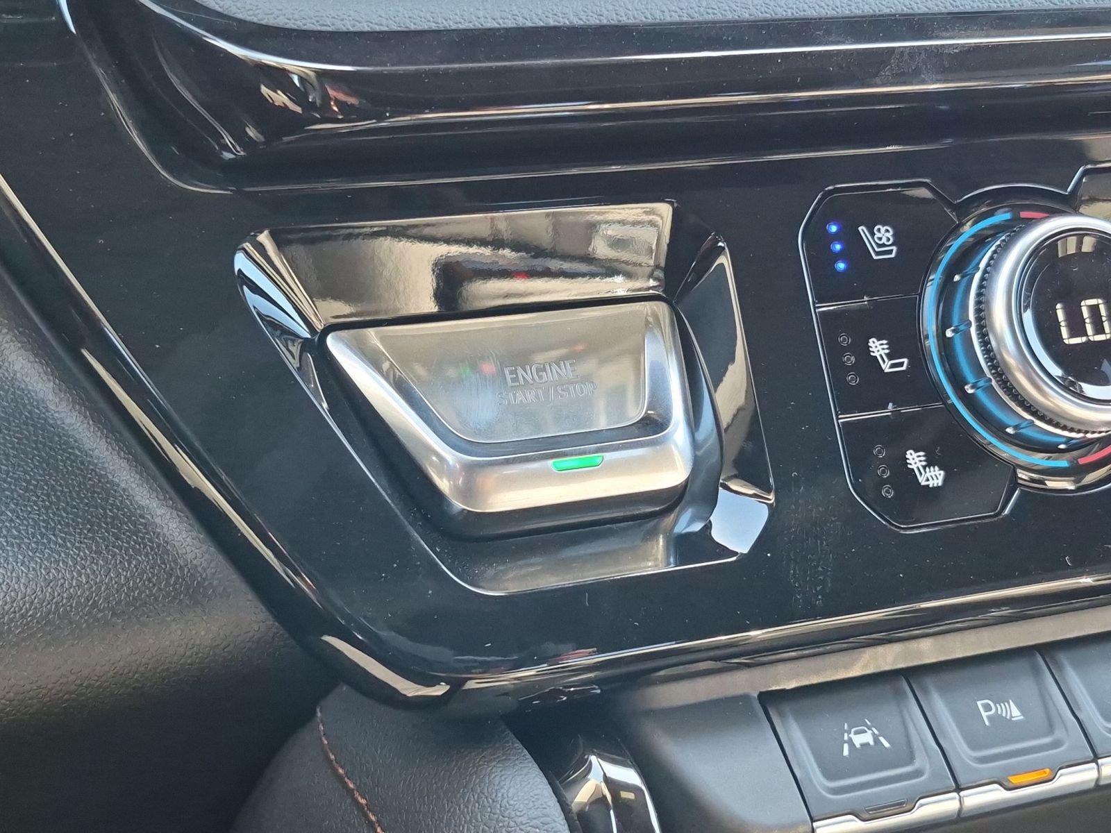 New 2026 GMC Sierra 1500 AT4 w/ Technology Package AWD/4WD image 16