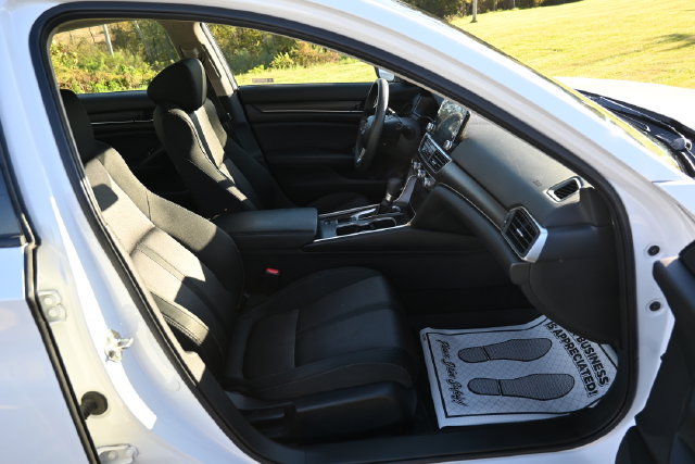 Used 2018 Honda Accord EX image 19
