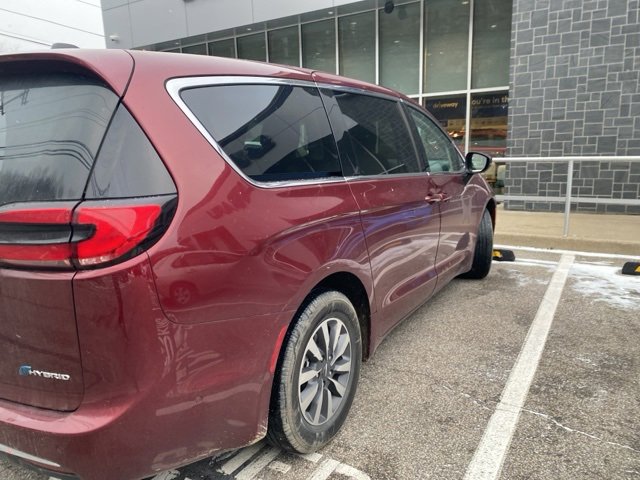 Used 2023 Chrysler Pacifica Touring-L image 10