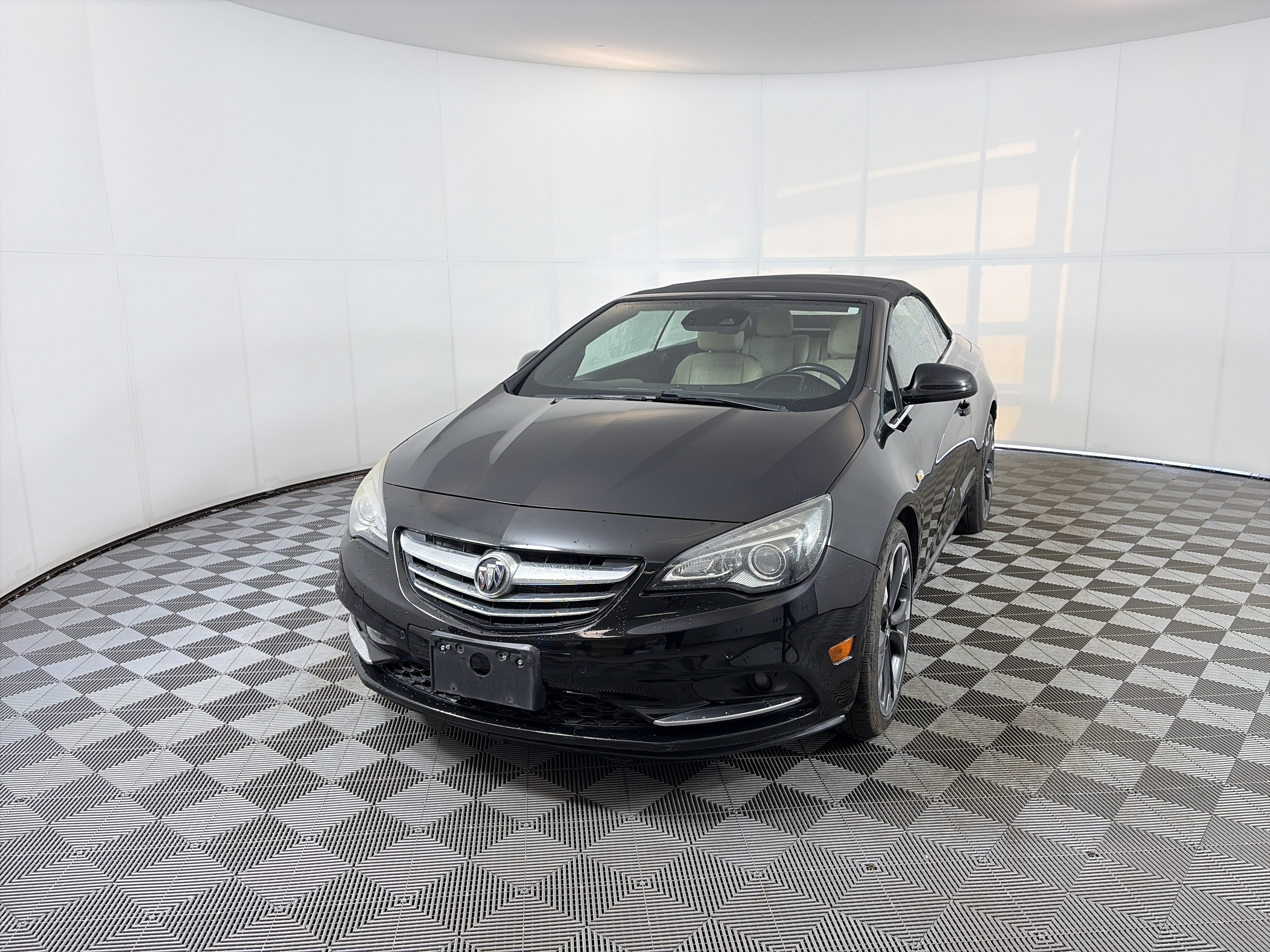 Used 2018 Buick Cascada Premium image 2