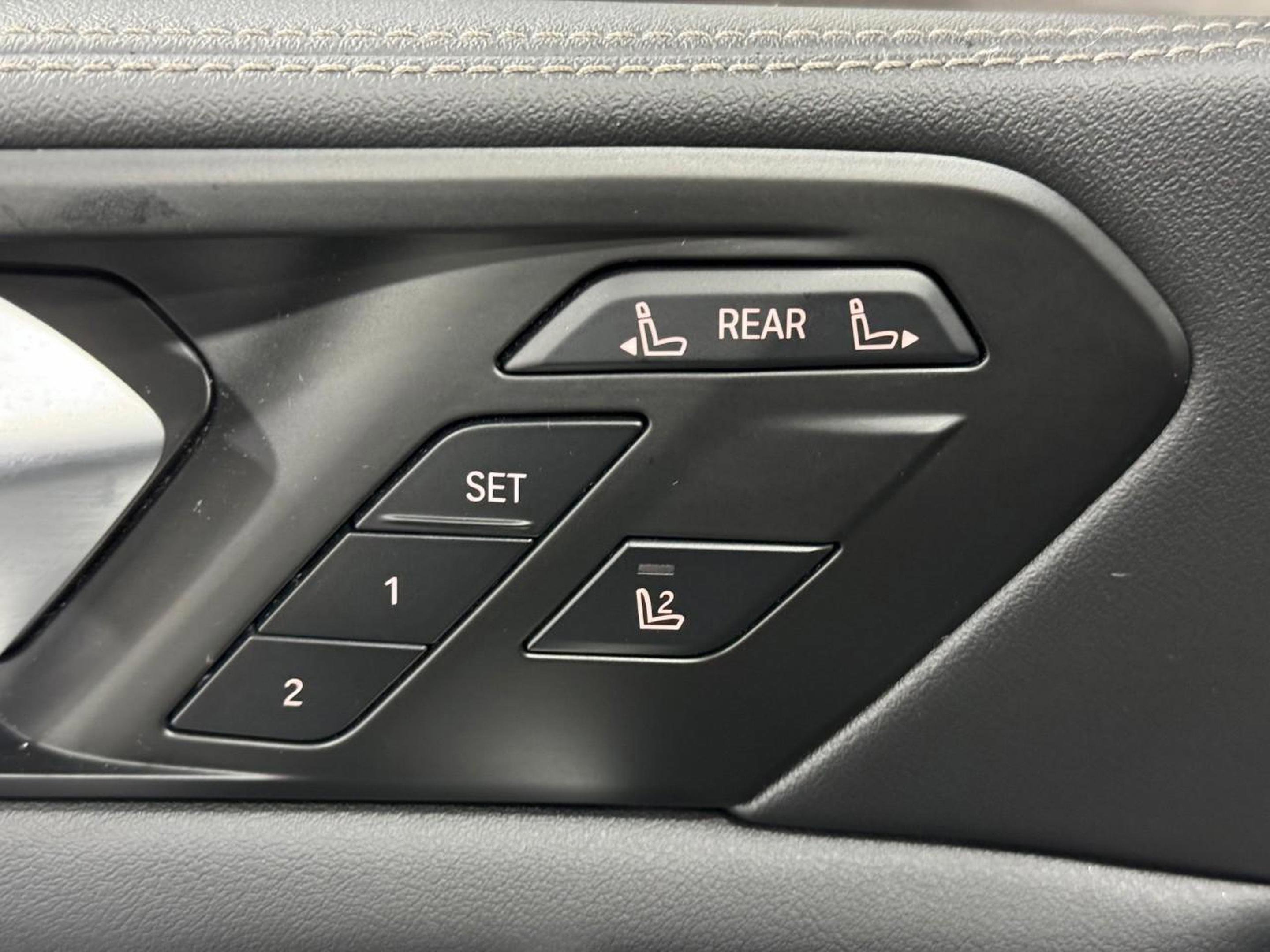 Used 2025 BMW X7 xDrive40i image 23