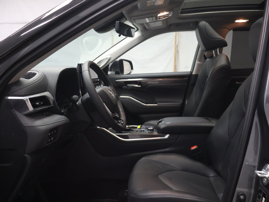 Used 2023 Toyota Highlander Platinum AWD/4WD image 17